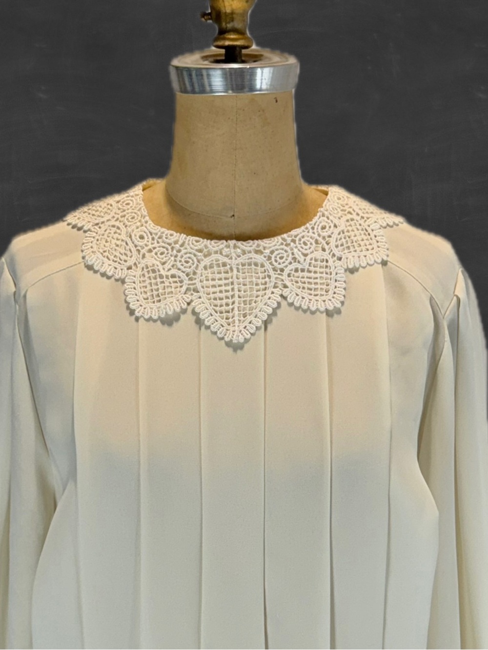 VINTAGE heart lace collar blouse pleated button down back ivory fancy Victorian